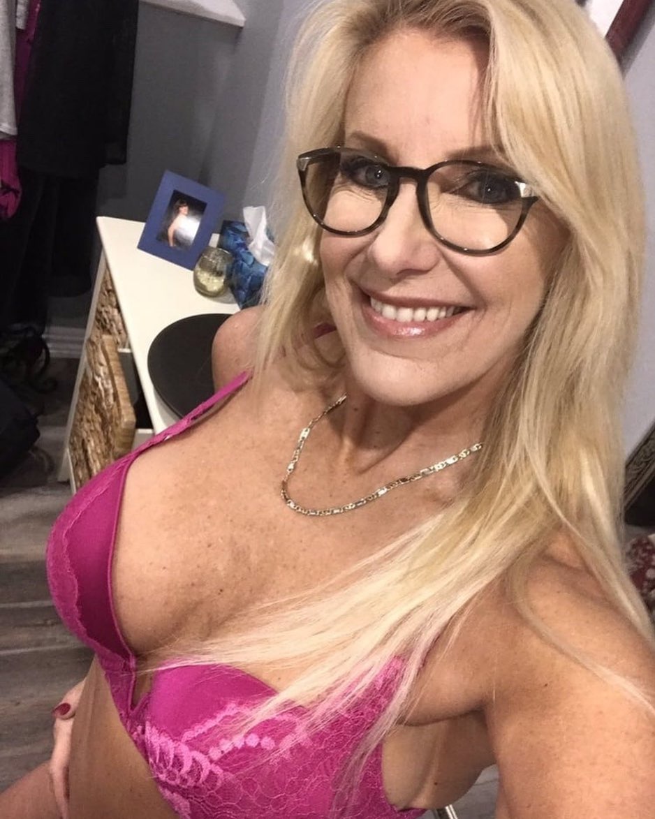 Rendez vous sur le 11 avec mature sexy