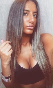 cocufieuse en couple avaleuse dans le 01 en selfie sexe